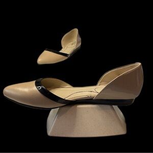 Life Stride Quintessa D'Orsay Flats 8 Taupe and Black Patent Leather